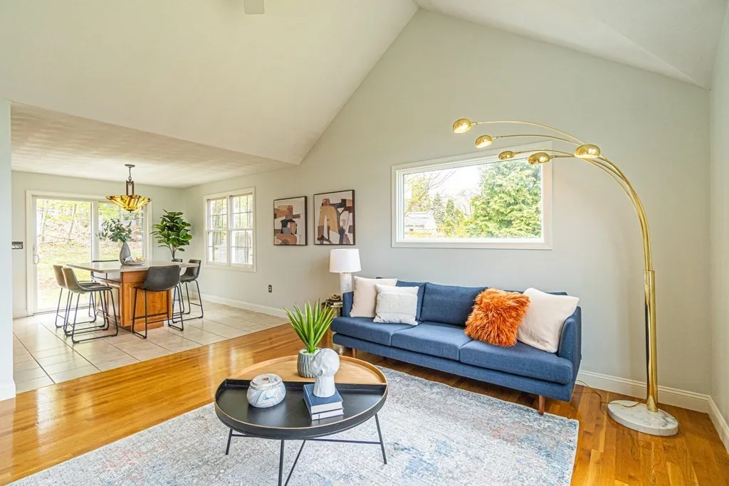 3 bed, 2 bath apartment for rent at 32 Waltham St, Woburn — photo 5 of 25