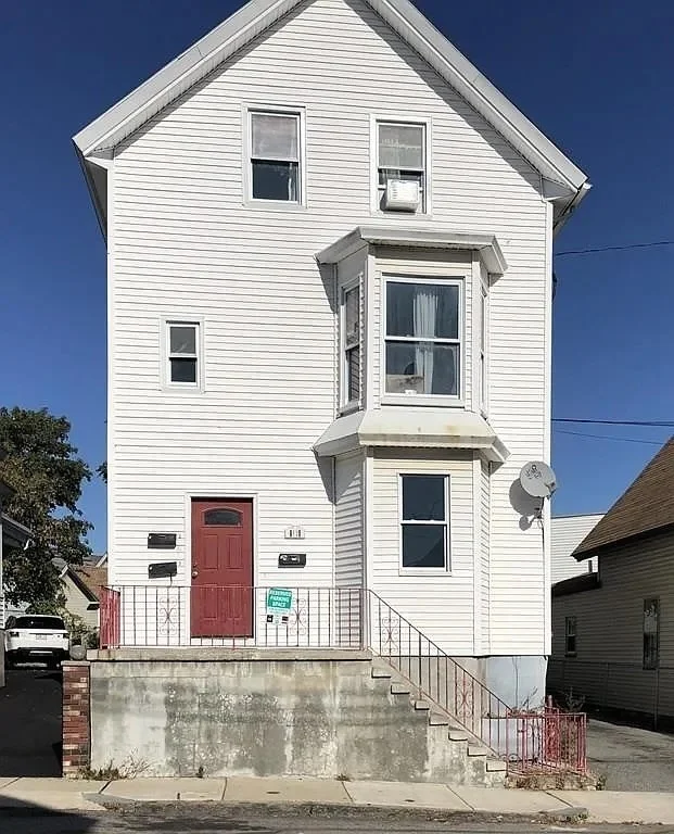 3 bed, 1 bath apartment for rent at 32 Wamesit St Unit 2, Lowell — photo 2 of 9