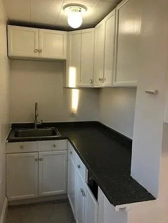 3 bed, 1 bath apartment for rent at 32 Wamesit St Unit 2, Lowell — photo 7 of 9