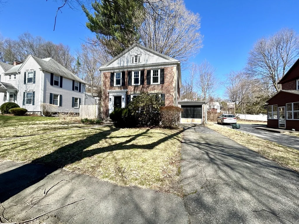 3 bed, 1 bath apartment for rent at 32 Wamsutta Ave, Worcester — photo 2 of 20