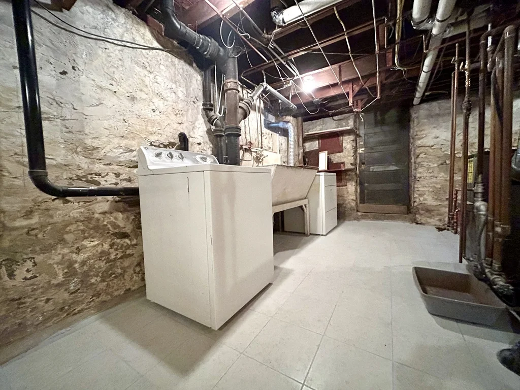 3 bed, 1 bath apartment for rent at 32 Wamsutta Ave, Worcester — photo 19 of 20