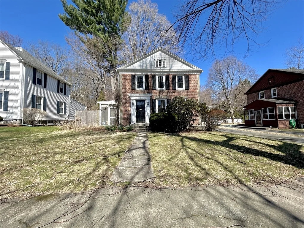 3 bed, 1 bath apartment for rent at 32 Wamsutta Ave, Worcester