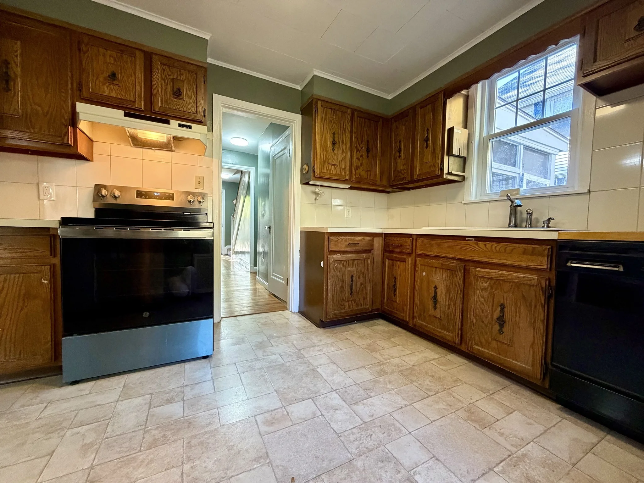 3 bed, 1 bath apartment for rent at 32 Wamsutta Ave, Worcester — photo 11 of 29
