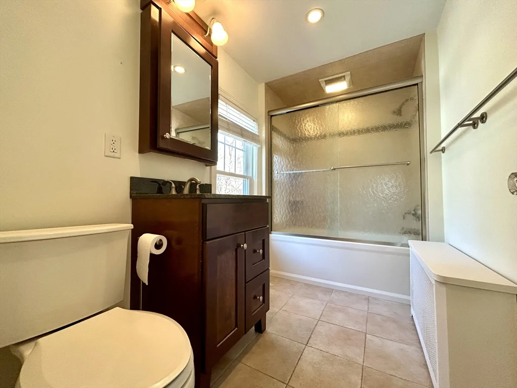 3 bed, 1 bath apartment for rent at 32 Wamsutta Ave, Worcester — photo 17 of 20