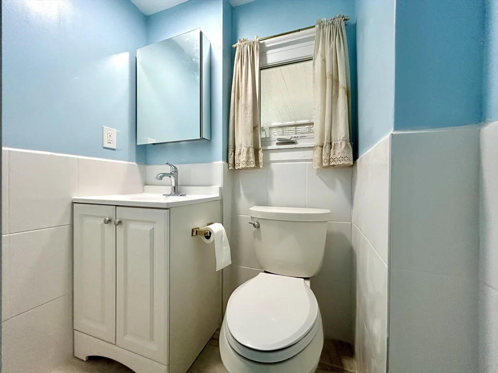 3 bed, 1 bath apartment for rent at 32 Wamsutta Ave, Worcester — photo 10 of 20