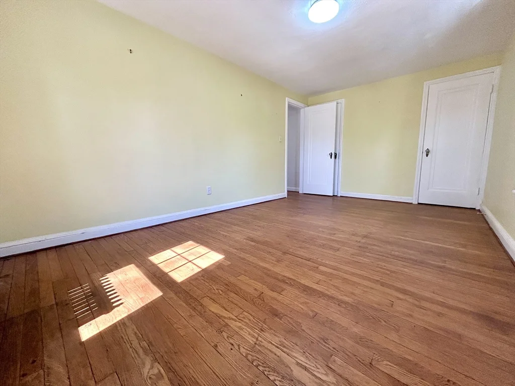 3 bed, 1 bath apartment for rent at 32 Wamsutta Ave, Worcester — photo 14 of 20
