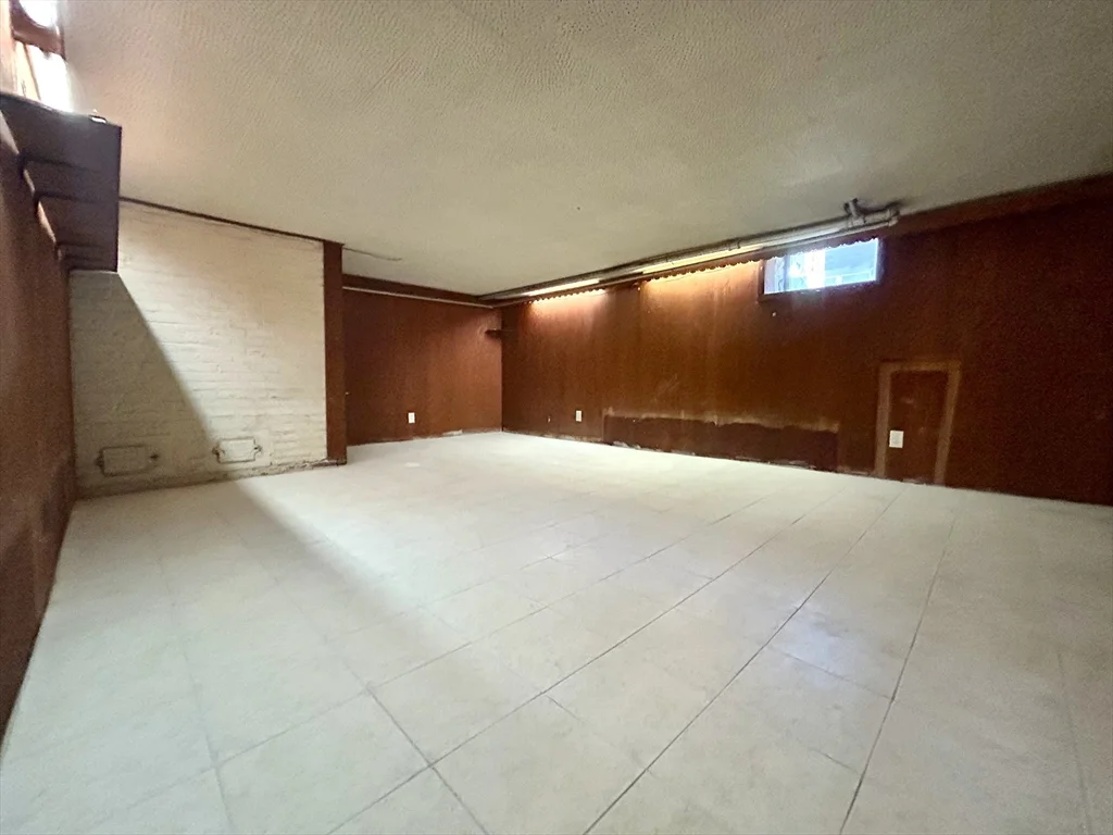 3 bed, 1 bath apartment for rent at 32 Wamsutta Ave, Worcester — photo 18 of 20