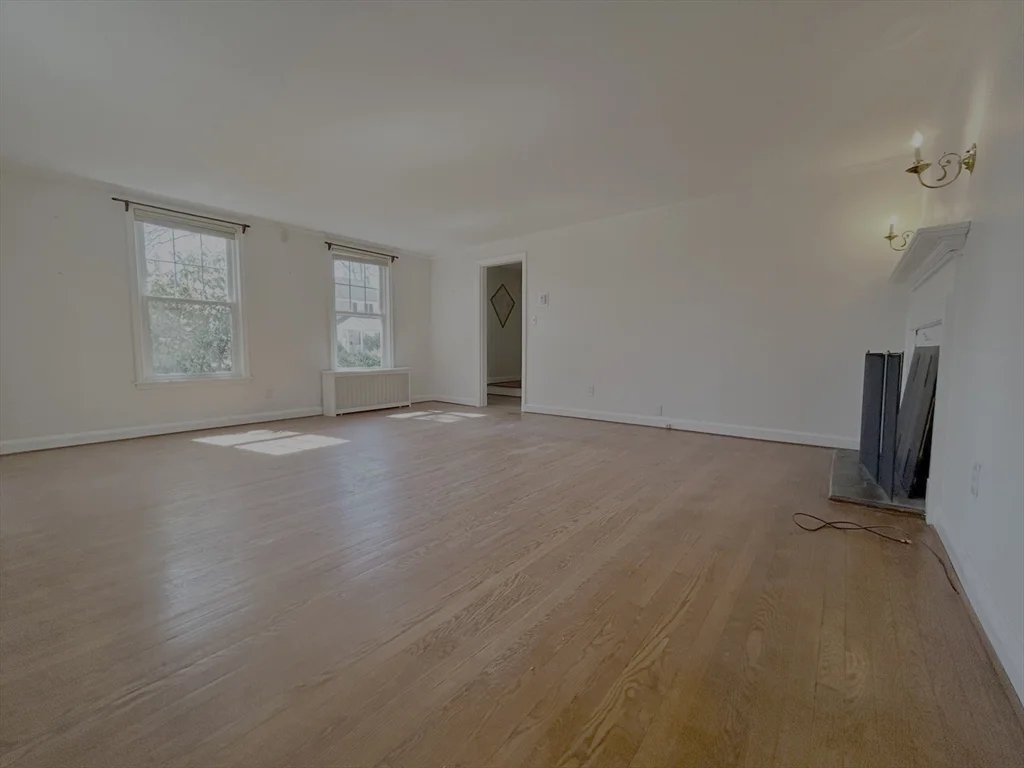 3 bed, 1 bath apartment for rent at 32 Wamsutta Ave, Worcester — photo 5 of 20