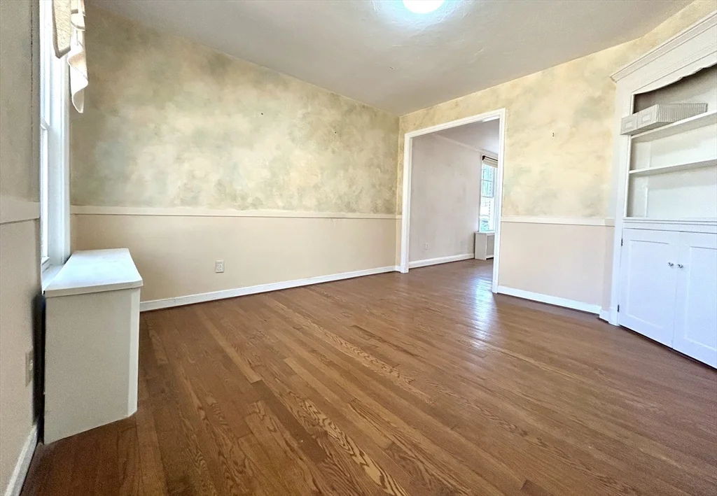 3 bed, 1 bath apartment for rent at 32 Wamsutta Ave, Worcester — photo 7 of 20