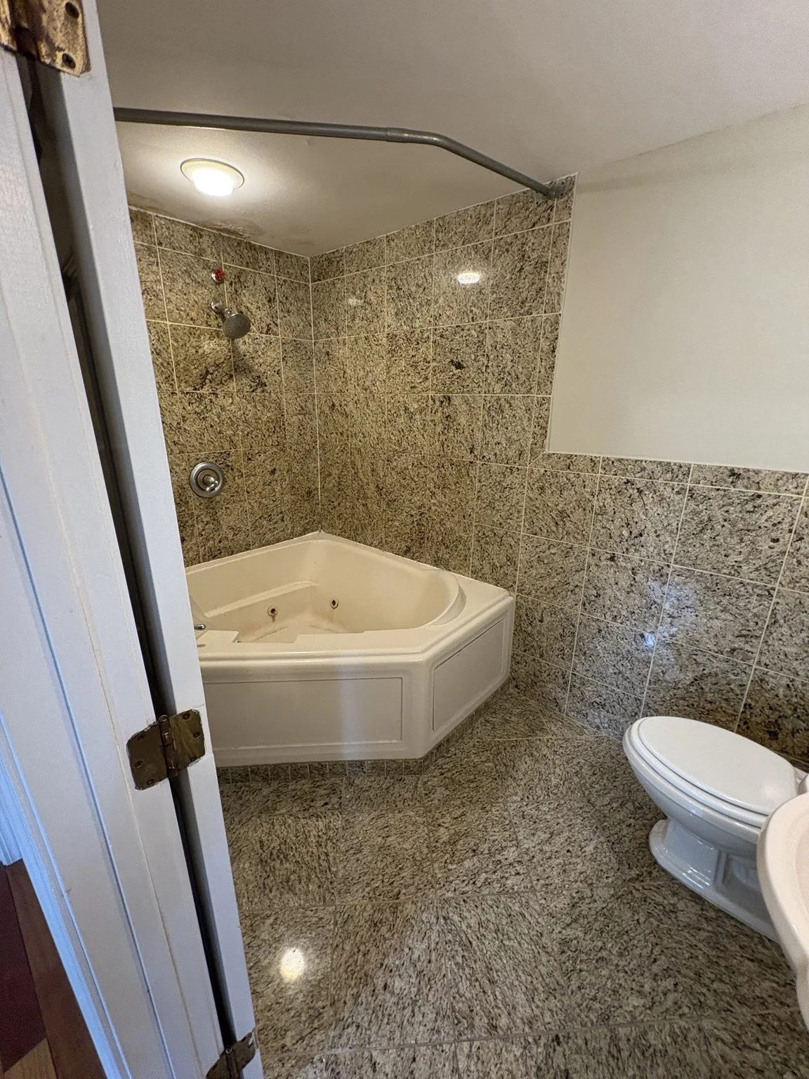 5 bed, 3 bath apartment for rent at 32 Warwick St, South End — photo 28 of 42