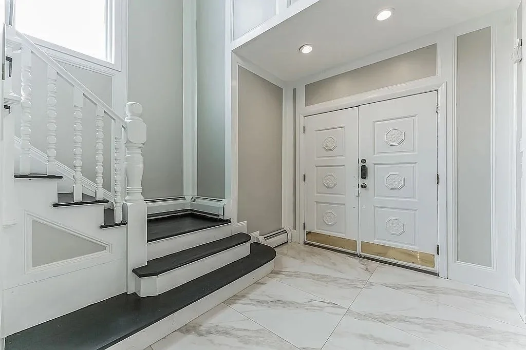 4 bed, 2 bath apartment for rent at 32 Water St, Marlborough — photo 6 of 29