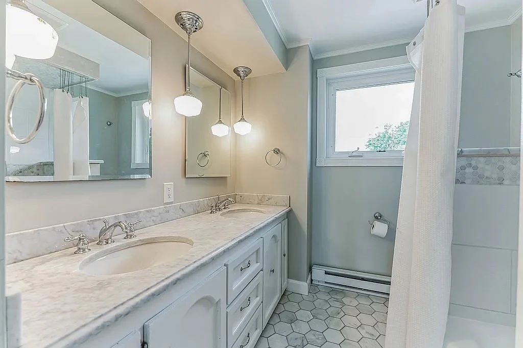 4 bed, 2 bath apartment for rent at 32 Water St, Marlborough — photo 28 of 29