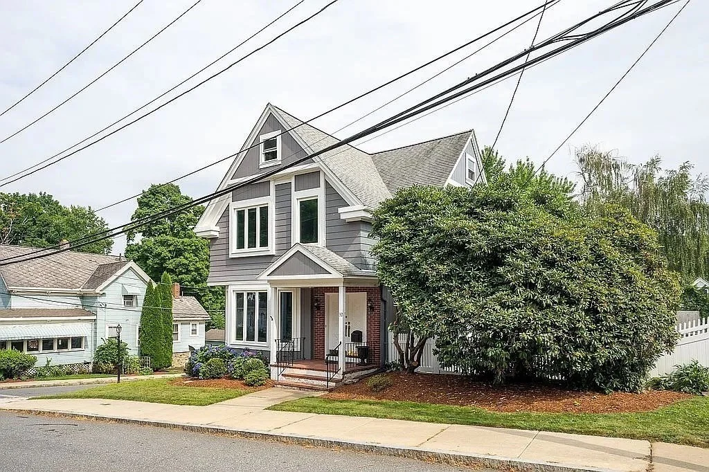 4 bed, 2 bath apartment for rent at 32 Water St, Marlborough — photo 4 of 29
