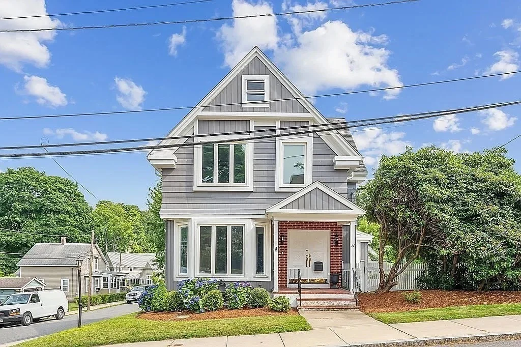 4 bed, 2 bath apartment for rent at 32 Water St, Marlborough — photo 1 of 29