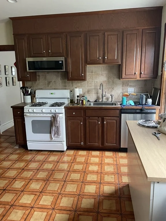 3 bed, 1 bath apartment for rent at 32 Westmount Unit 2, West Roxbury — photo 4 of 11