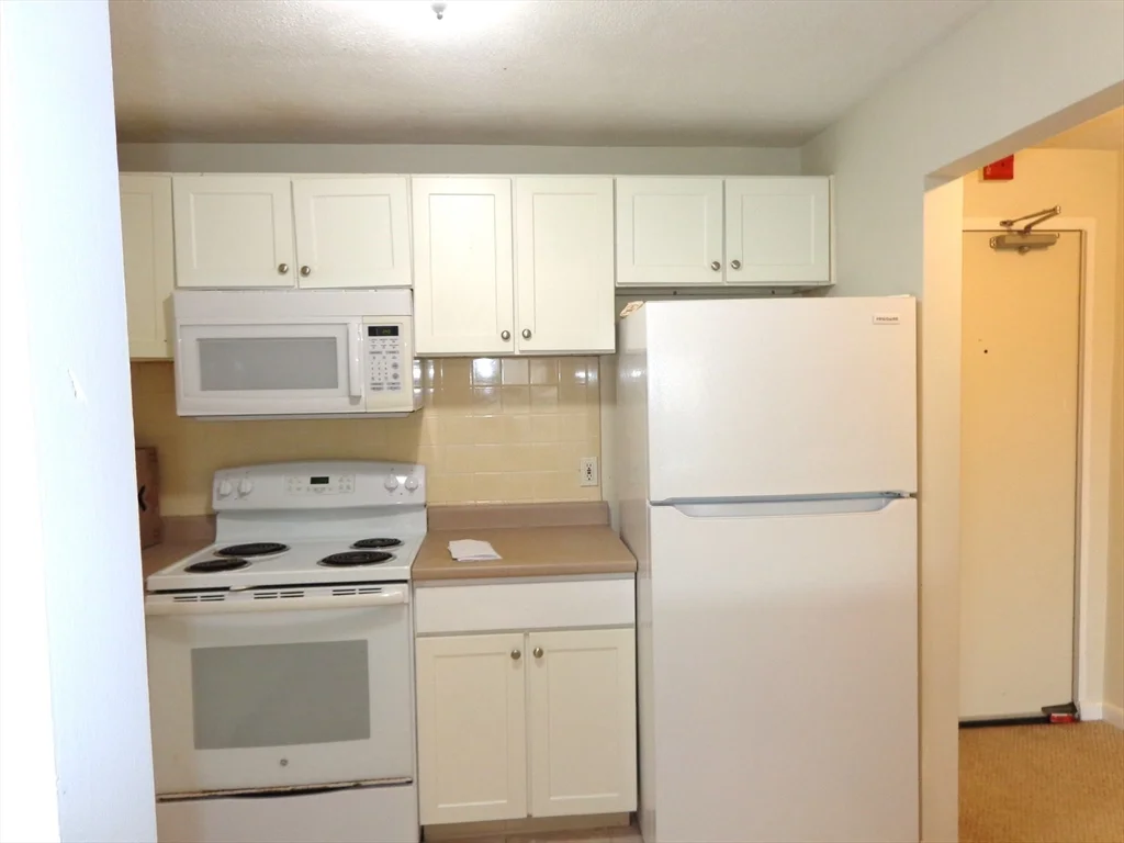 1 bed, 1 bath apartment for rent at 32 Whites Ave Unit D76, East Watertown — photo 11 of 17