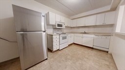 1 bed, 1 bath apartment for rent at 32 Whites Ave Unit F5505, Watertown — photo 4 of 8