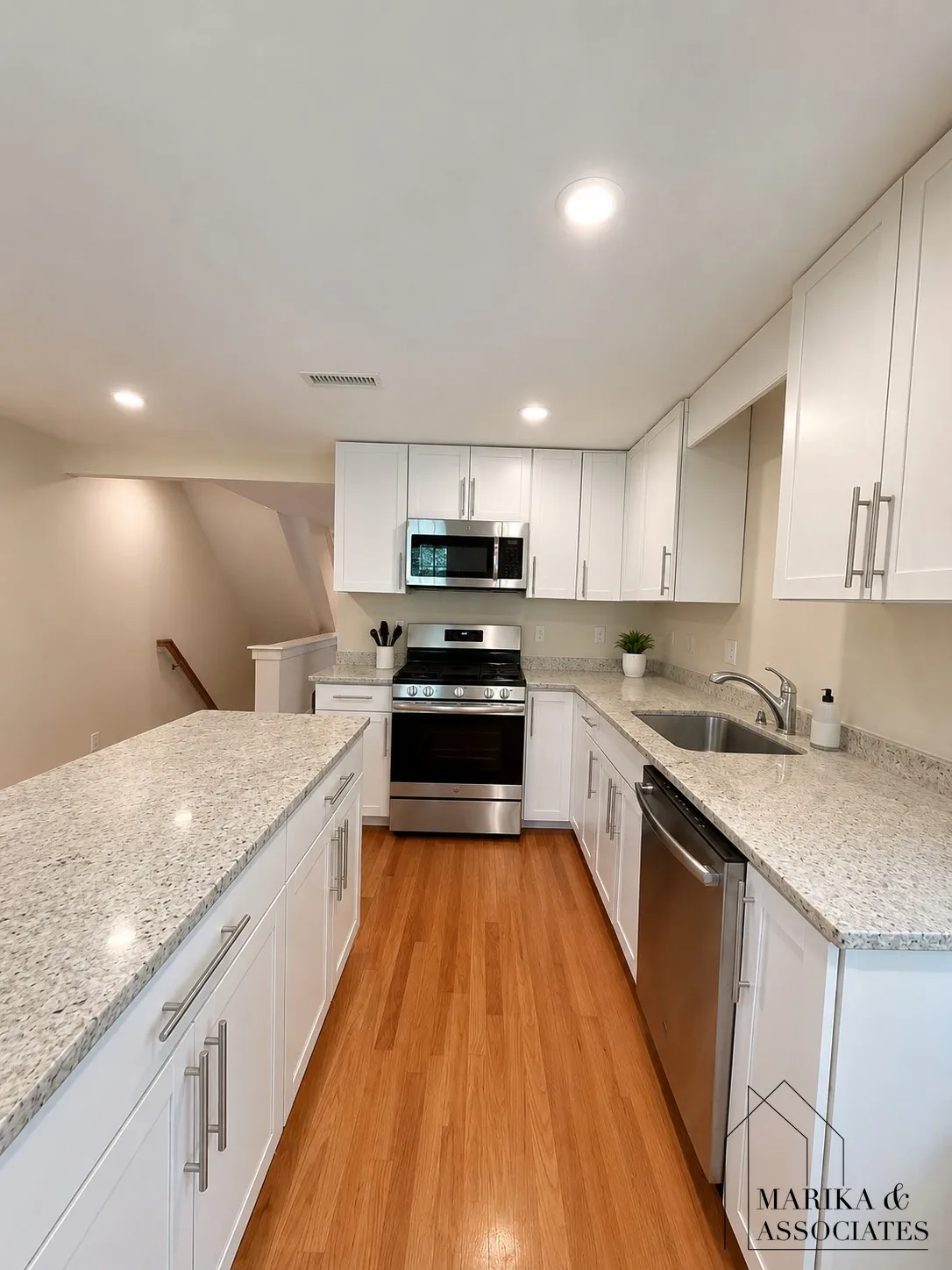 4 bed, 2 bath apartment for rent at 32 Willow St Unit 32, Newton Centre — photo 3 of 14