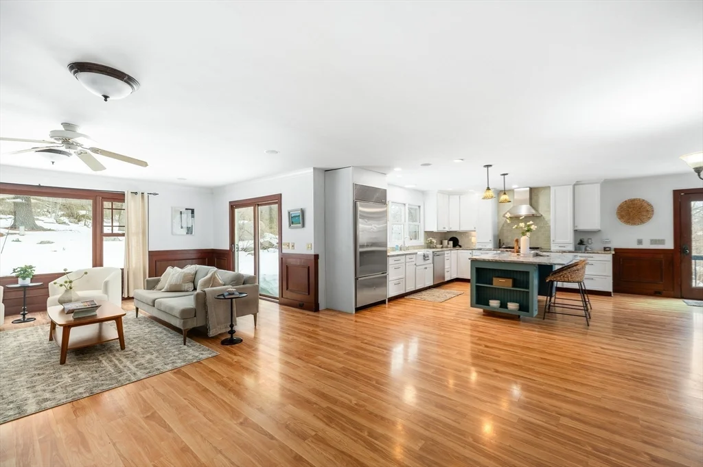 5 bed, 3 bath apartment for rent at 32 Witham St Unit B, Gloucester — photo 3 of 26