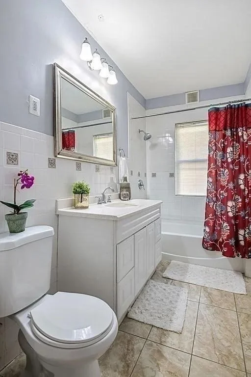 3 bed, 1 bath apartment for rent at 32 Woodford St Unit 2, Worcester — photo 5 of 14
