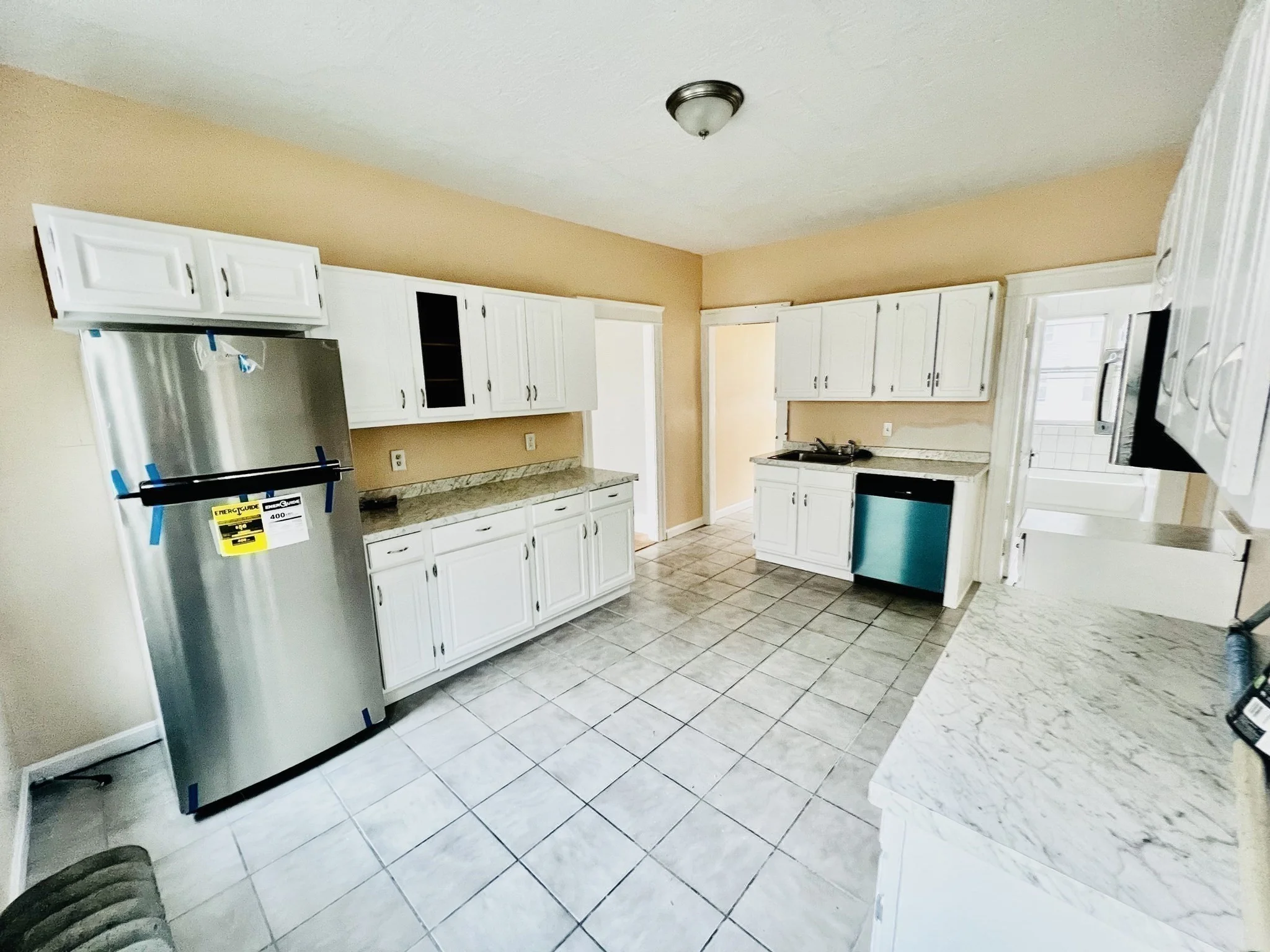 3 bed, 1 bath apartment for rent at 32 Woodford St Unit 2, Worcester — photo 4 of 14