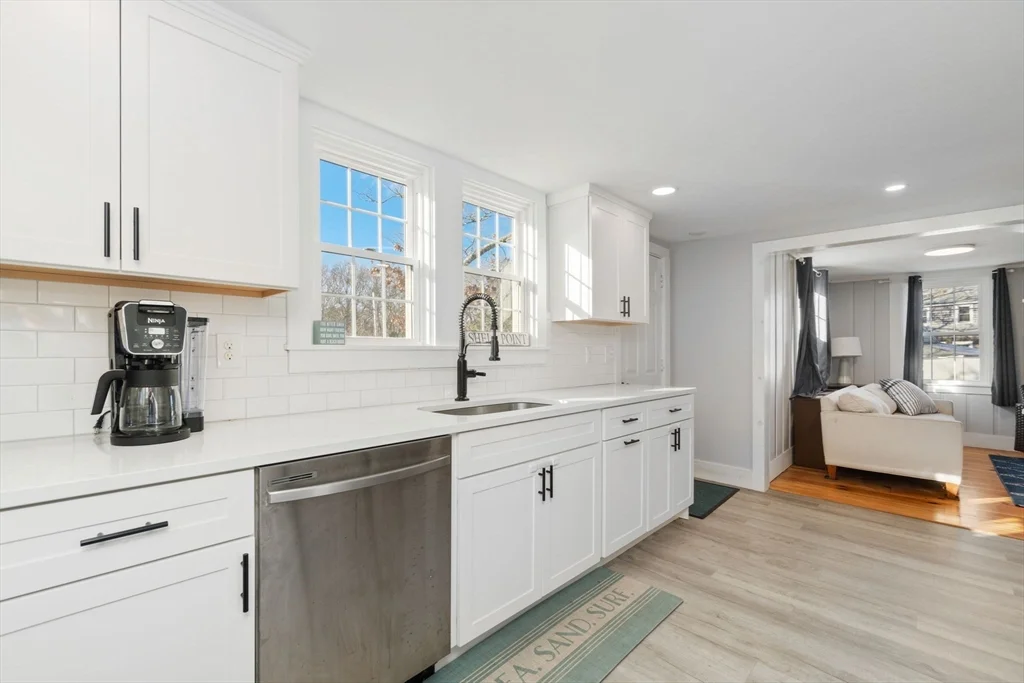 3 bed, 1 bath apartment for rent at 32 Woodside Ave, Wareham — photo 14 of 40