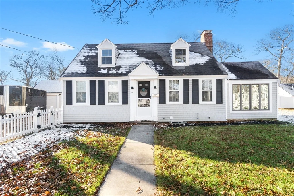 3 bed, 1 bath apartment for rent at 32 Woodside Ave, Wareham