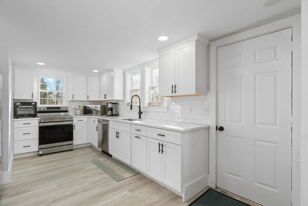 3 bed, 1 bath apartment for rent at 32 Woodside Ave, Wareham — photo 13 of 40