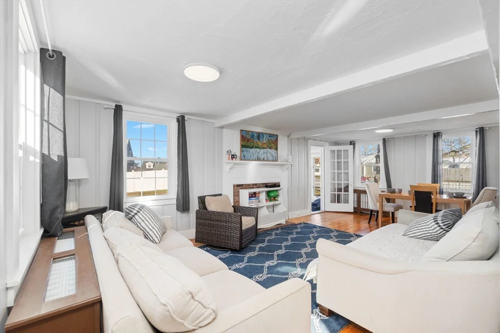 3 bed, 1 bath apartment for rent at 32 Woodside Ave, Wareham — photo 4 of 40