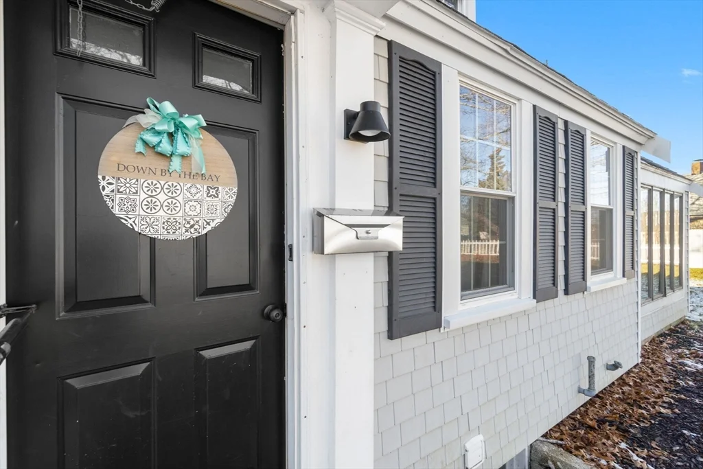 3 bed, 1 bath apartment for rent at 32 Woodside Ave, Wareham — photo 2 of 40