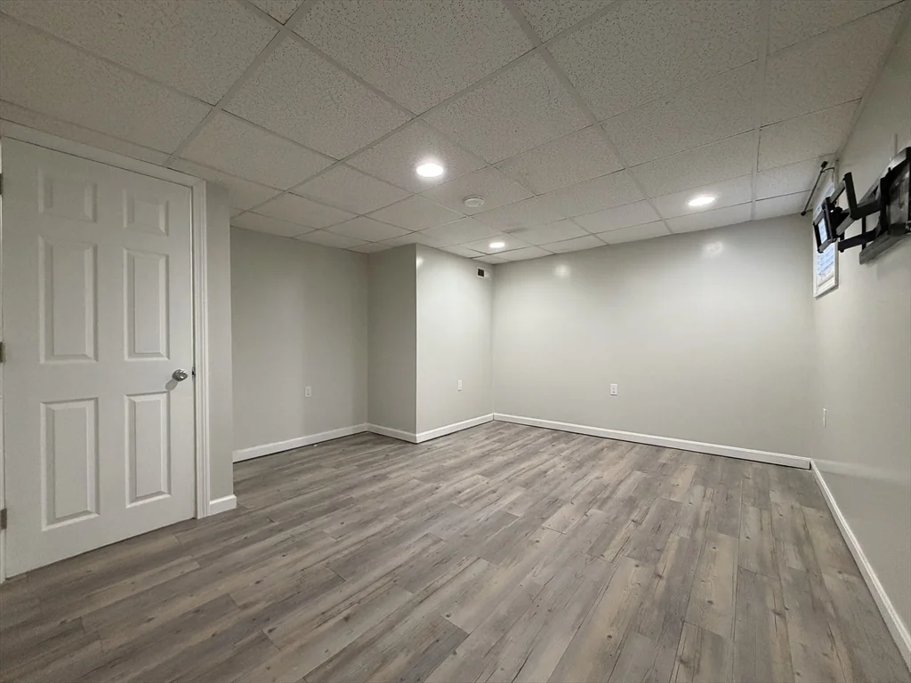 1 bed, 1 bath apartment for rent at 320-322 Wood St Unit Room B, New Bedford — photo 1 of 10