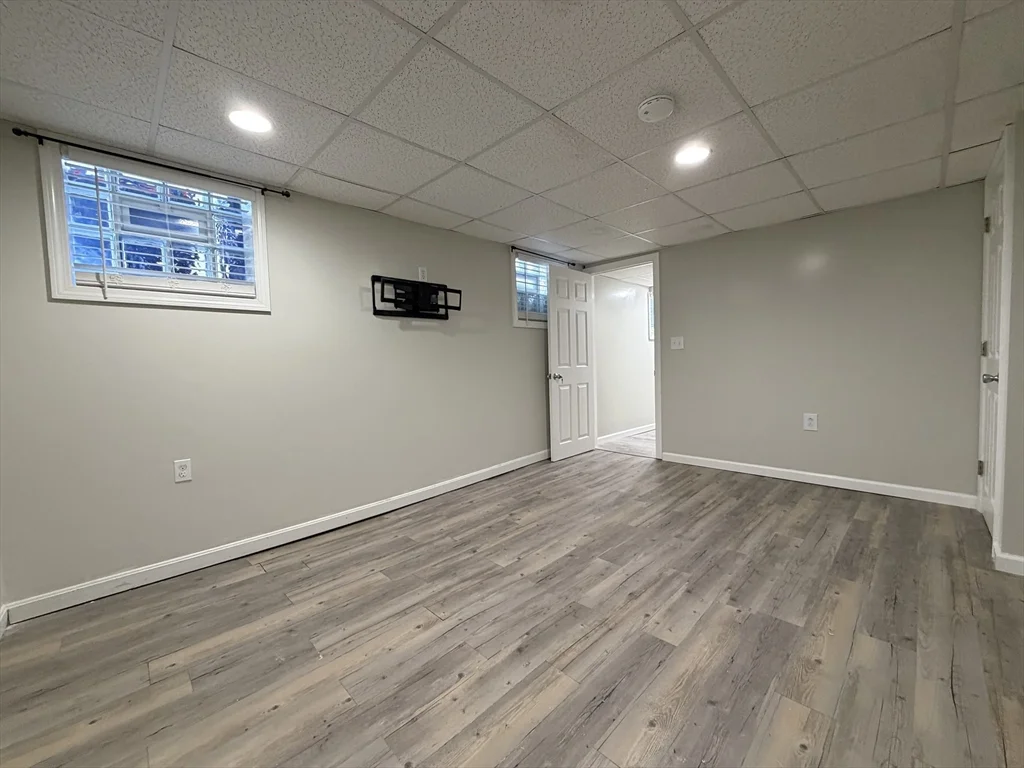 1 bed, 1 bath apartment for rent at 320-322 Wood St Unit Room B, New Bedford — photo 2 of 10