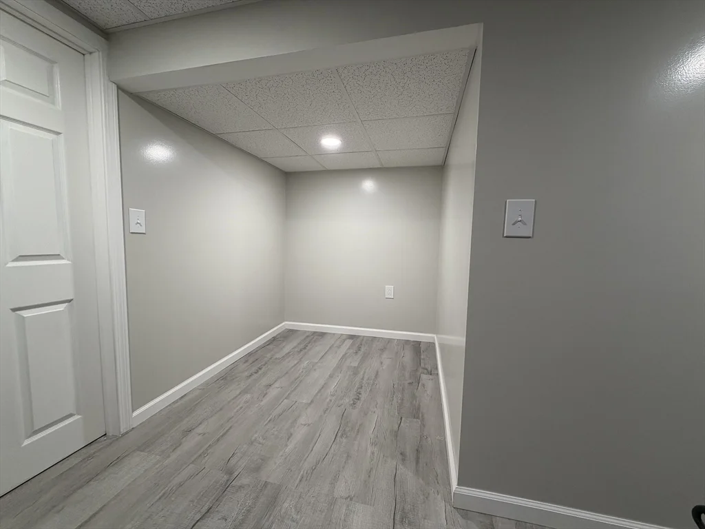 1 bed, 1 bath apartment for rent at 320-322 Wood St Unit Room B, New Bedford — photo 9 of 10