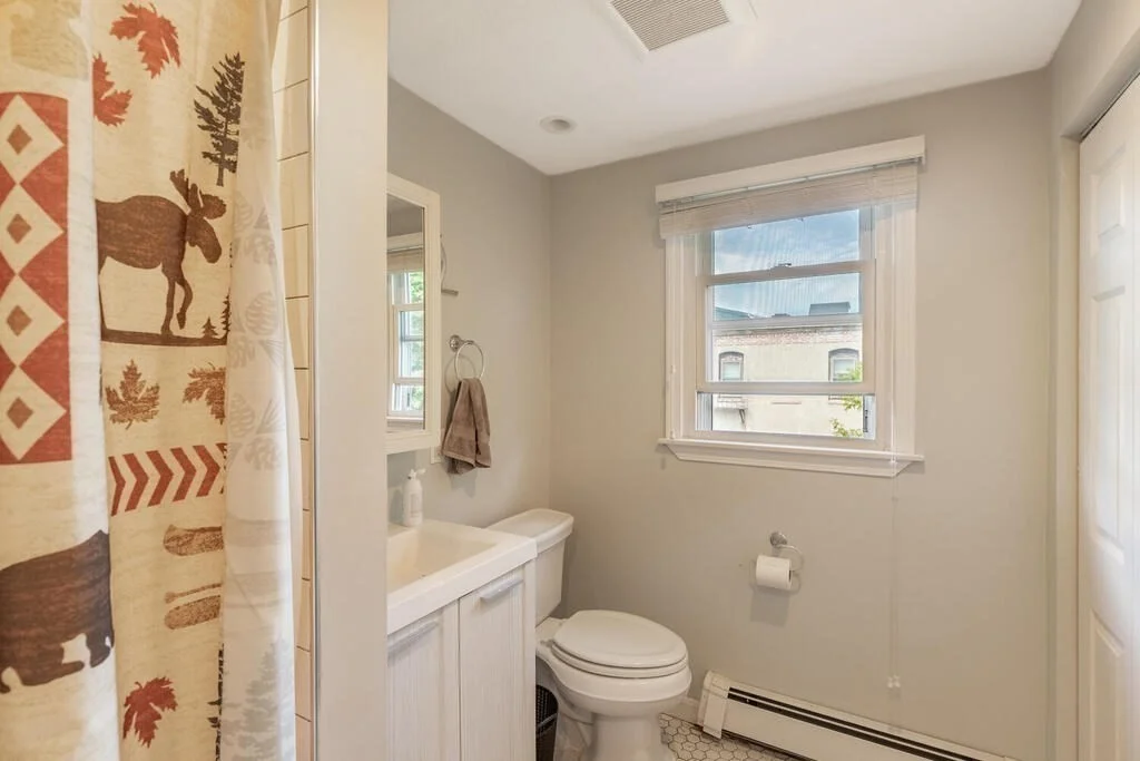 5 bed, 2.5 bath apartment for rent at 320 Athens St Unit 1, South Boston — photo 8 of 9