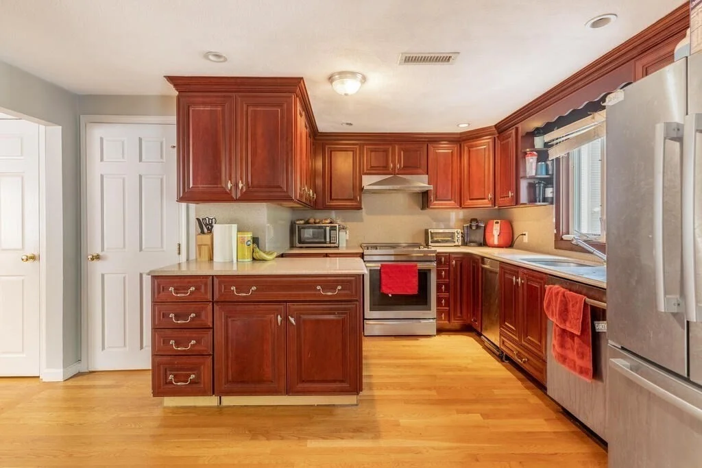 5 bed, 2.5 bath apartment for rent at 320 Athens St Unit 1, South Boston — photo 2 of 9