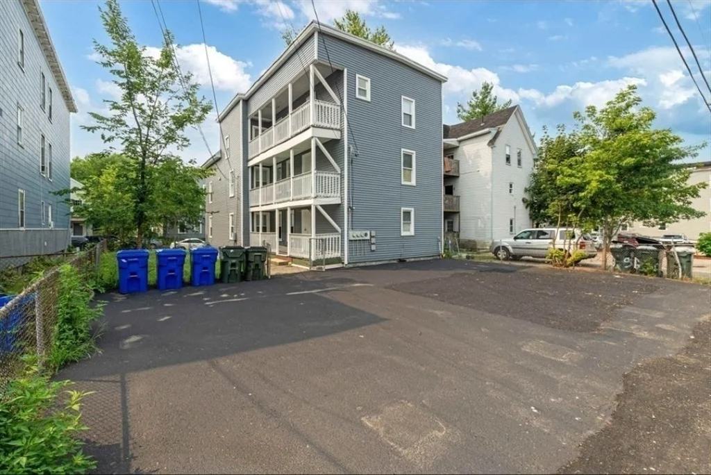 3 bed, 1 bath apartment for rent at 320 Cedar St Unit 2, Manchester — photo 5 of 5