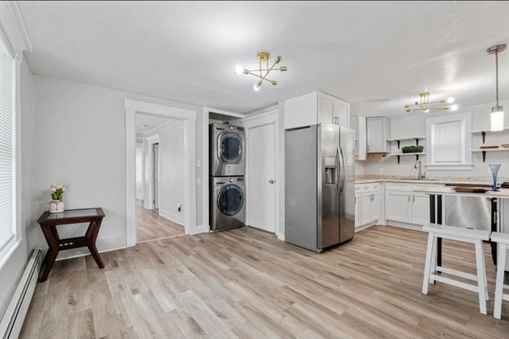 3 bed, 1 bath apartment for rent at 320 Cedar St Unit 2, Manchester — photo 1 of 5