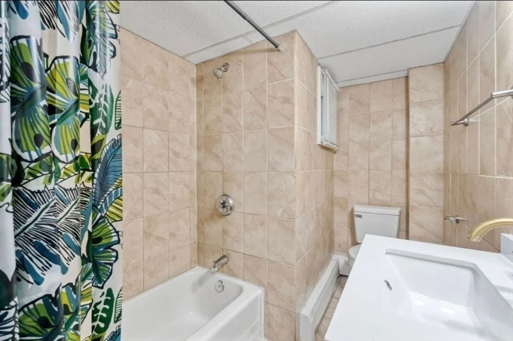 3 bed, 1 bath apartment for rent at 320 Cedar St Unit 2, Manchester — photo 3 of 5
