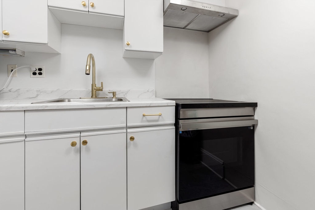 1 bed, 1 bath apartment for rent at 320 Commonwealth Ave Unit 32, Back Bay — photo 7 of 14