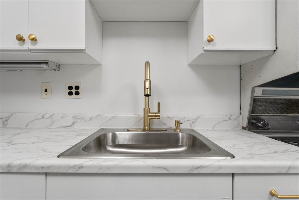 1 bed, 1 bath apartment for rent at 320 Commonwealth Ave Unit 32, Back Bay — photo 8 of 14