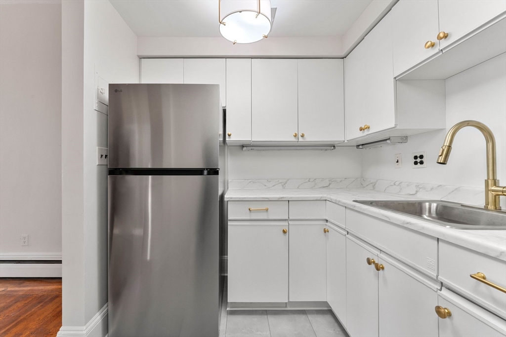 1 bed, 1 bath apartment for rent at 320 Commonwealth Ave Unit 32, Back Bay — photo 5 of 14