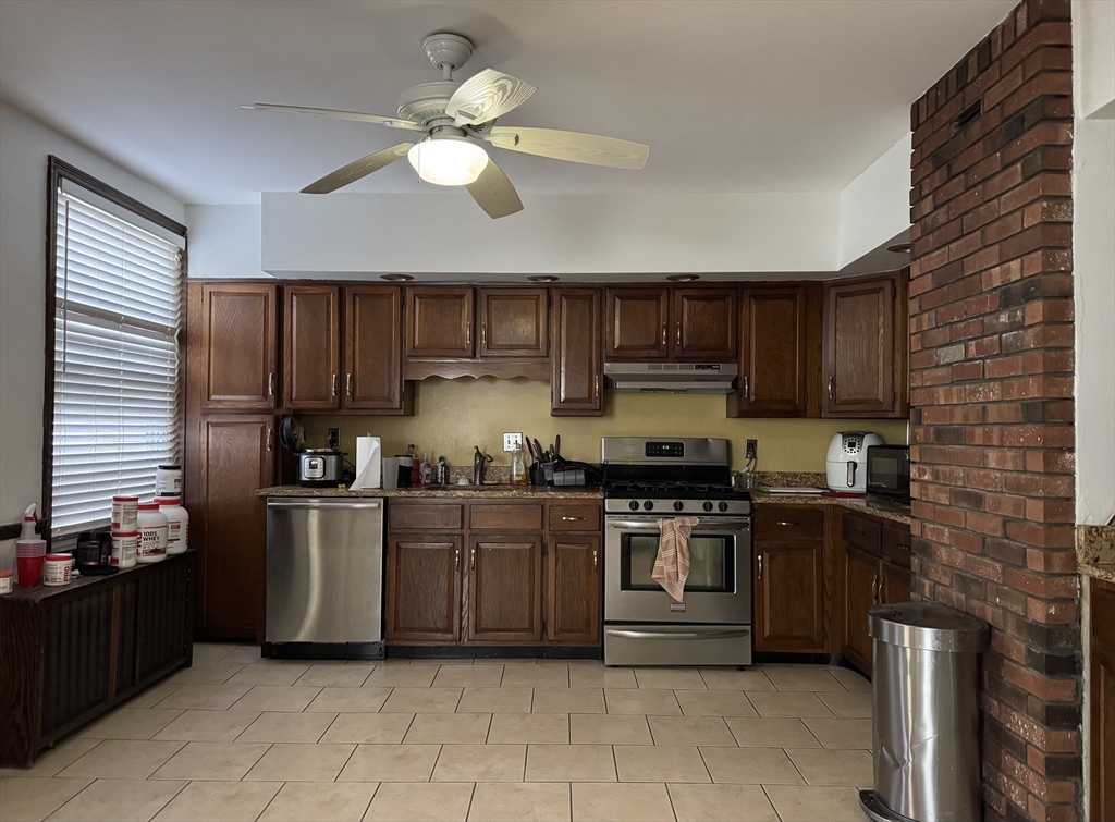3 bed, 1 bath apartment for rent at 320 Crescent St Unit 320, South Waltham — photo 2 of 16