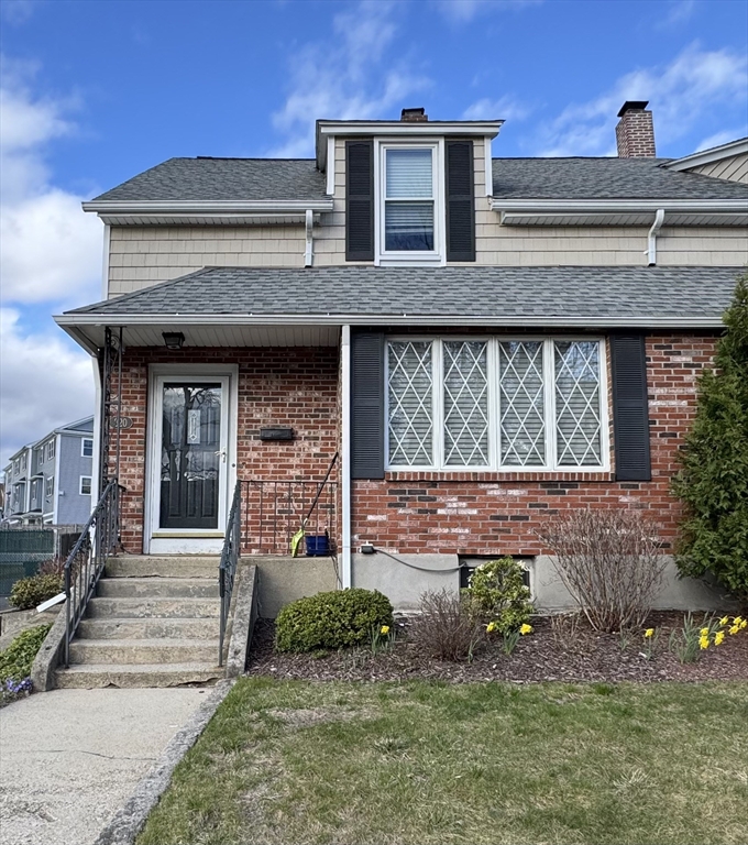 3 bed, 1 bath apartment for rent at 320 Crescent St Unit 320, South Waltham — photo 1 of 16