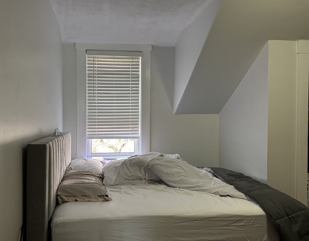 3 bed, 1 bath apartment for rent at 320 Crescent St Unit 320, South Waltham — photo 9 of 16