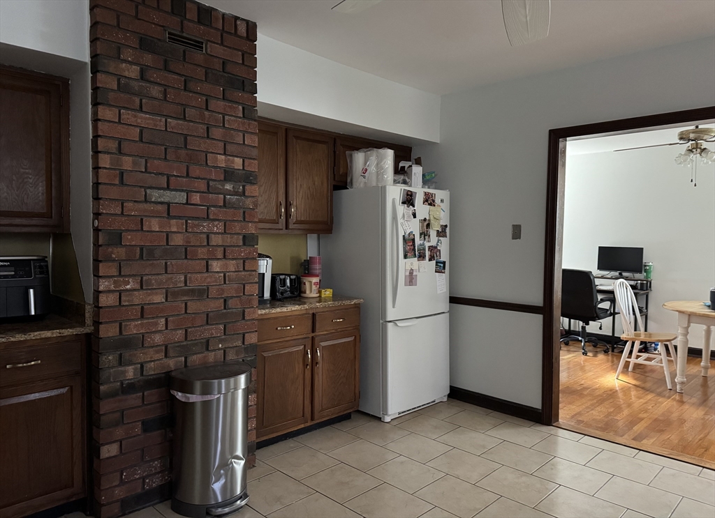 3 bed, 1 bath apartment for rent at 320 Crescent St Unit 320, South Waltham — photo 3 of 16