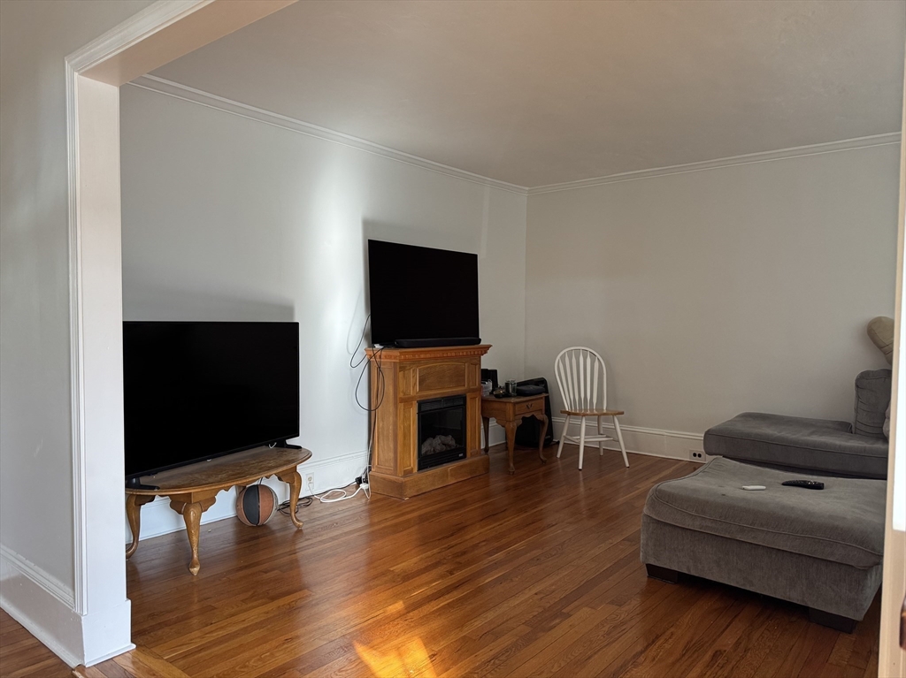 3 bed, 1 bath apartment for rent at 320 Crescent St Unit 320, South Waltham — photo 5 of 16