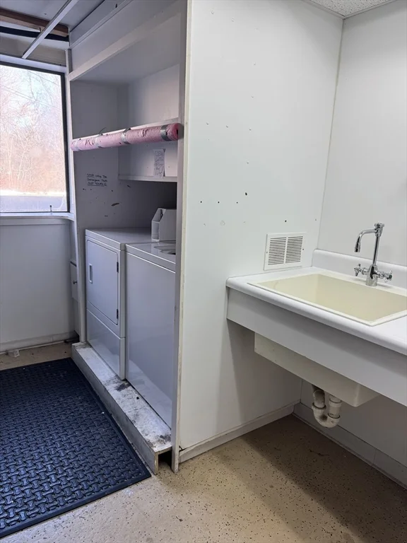 2 bed, 1 bath apartment for rent at 320 Elm St Unit 10, Southbridge — photo 10 of 12