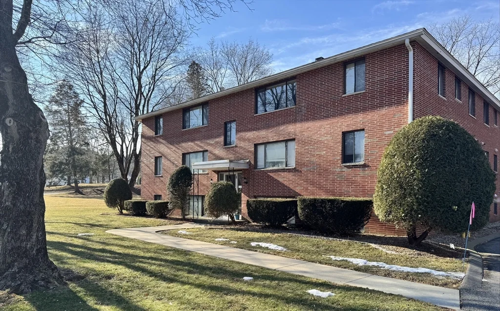 2 bed, 1 bath apartment for rent at 320 Elm St Unit 12, Southbridge — photo 2 of 15