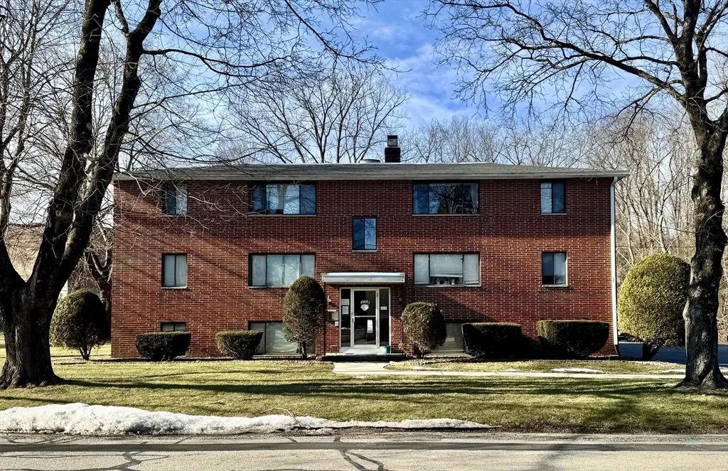 2 bed, 1 bath apartment for rent at 320 Elm St Unit 3, Southbridge
