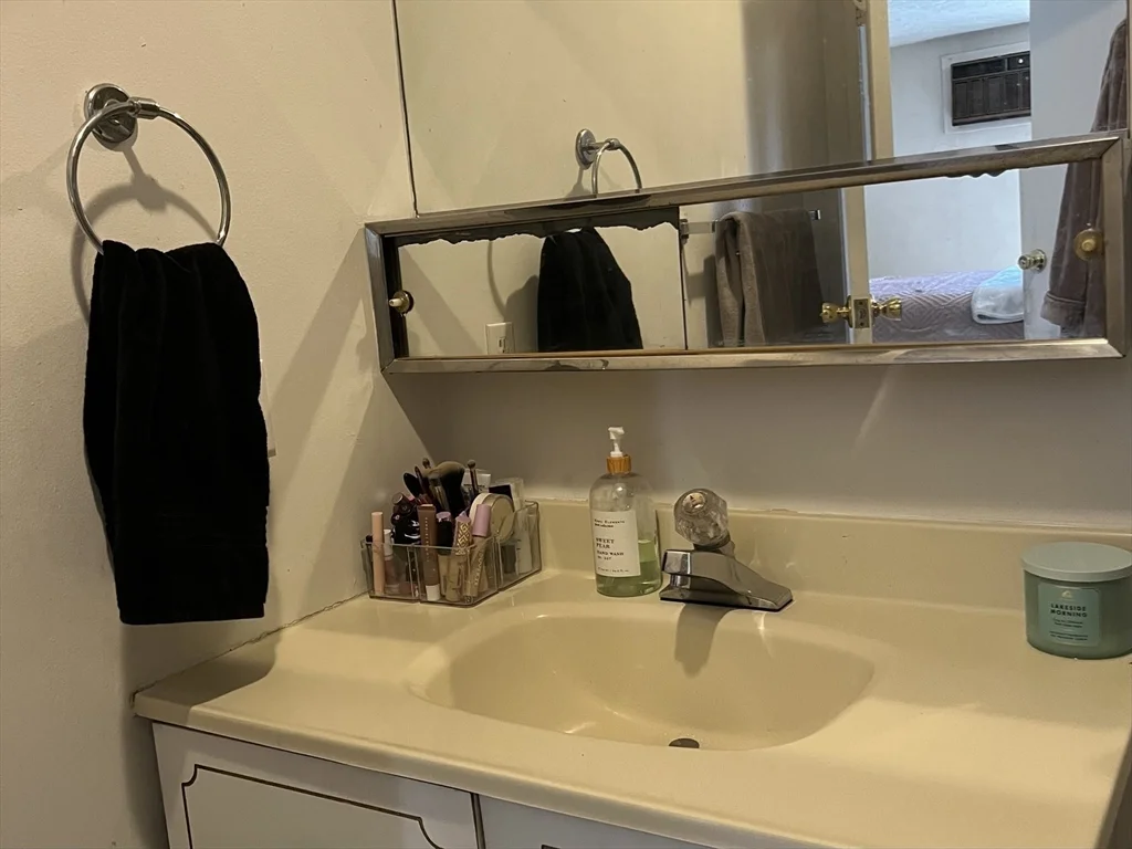 2 bed, 1 bath apartment for rent at 320 Fellsview Ter Unit 326 C, Stoneham — photo 7 of 19